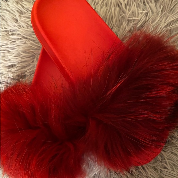 NEW Adorable Red Wine Fur Sandal Slippers - Picture 2 of 2